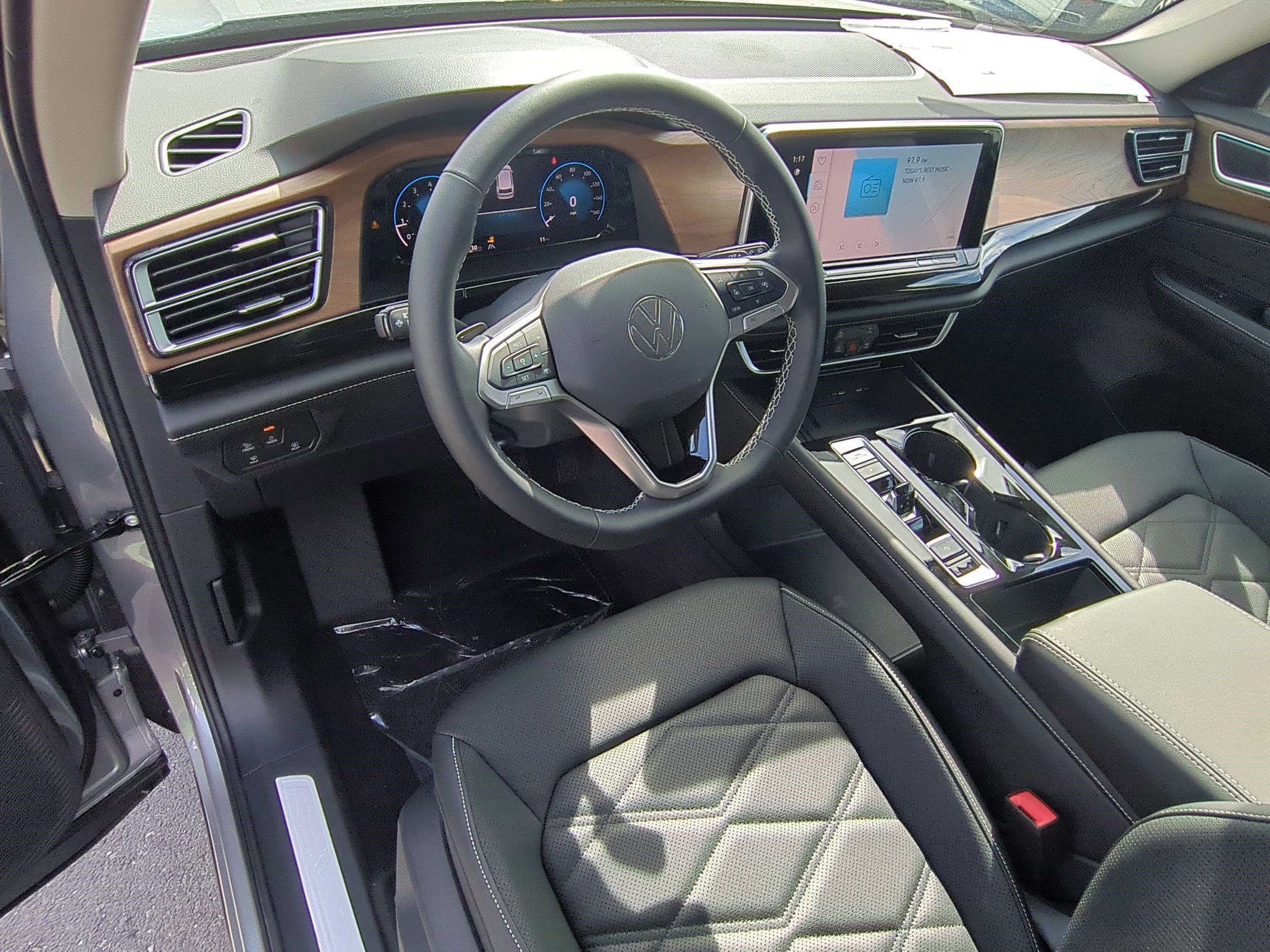 2025 Volkswagen Atlas SE Technology photo 8