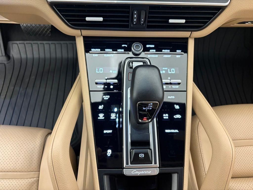 2022 Porsche Cayenne Base photo 15