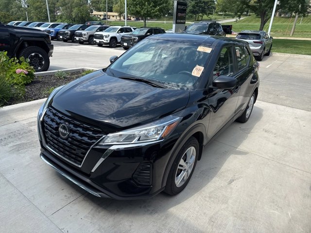 2022 Nissan Kicks S photo 2