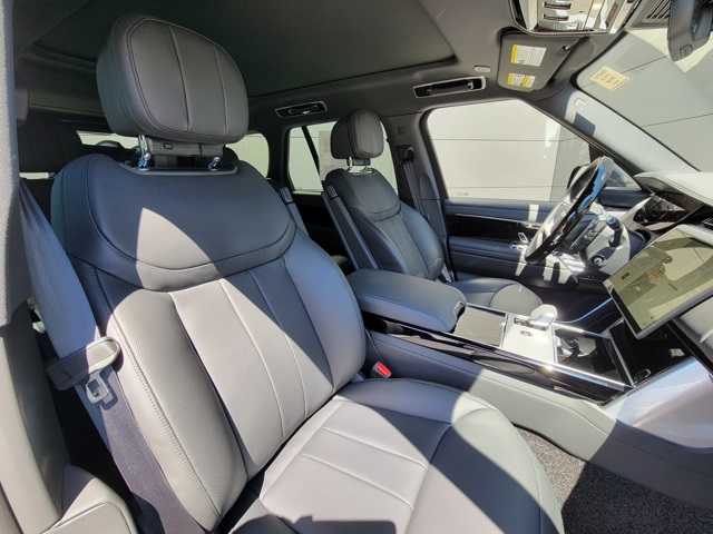 2024 Land Rover Range Rover SE photo 16