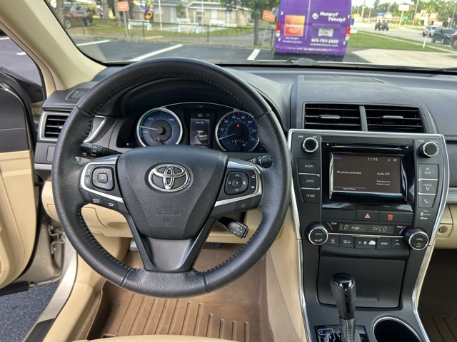 2015 Toyota Camry Hybrid XLE photo 17