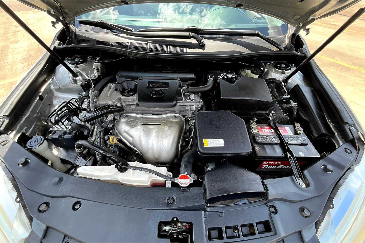 2016 Toyota Camry XLE photo 31