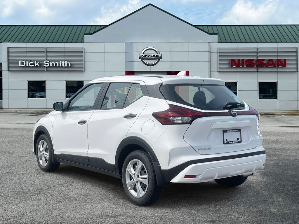 2025 Nissan Kicks Play S photo 2