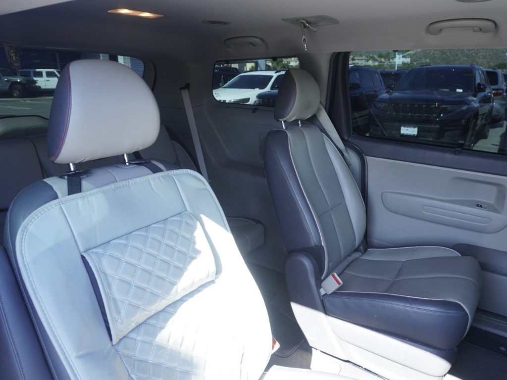 2017 Kia Sedona LX photo 22