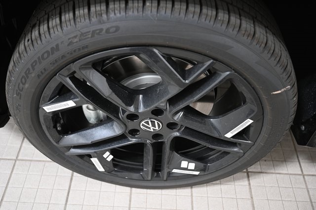 2025 Volkswagen Tiguan SE R-Line Black photo 16