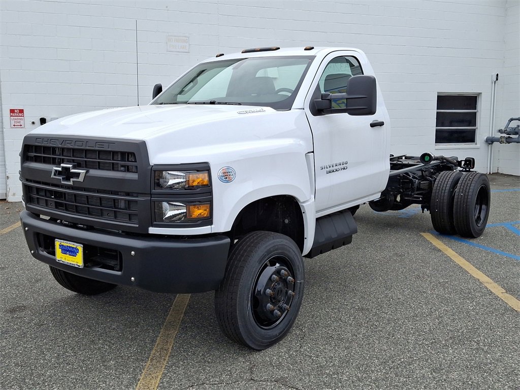 2024 Chevrolet Silverado 5500HD Work Truck photo 3