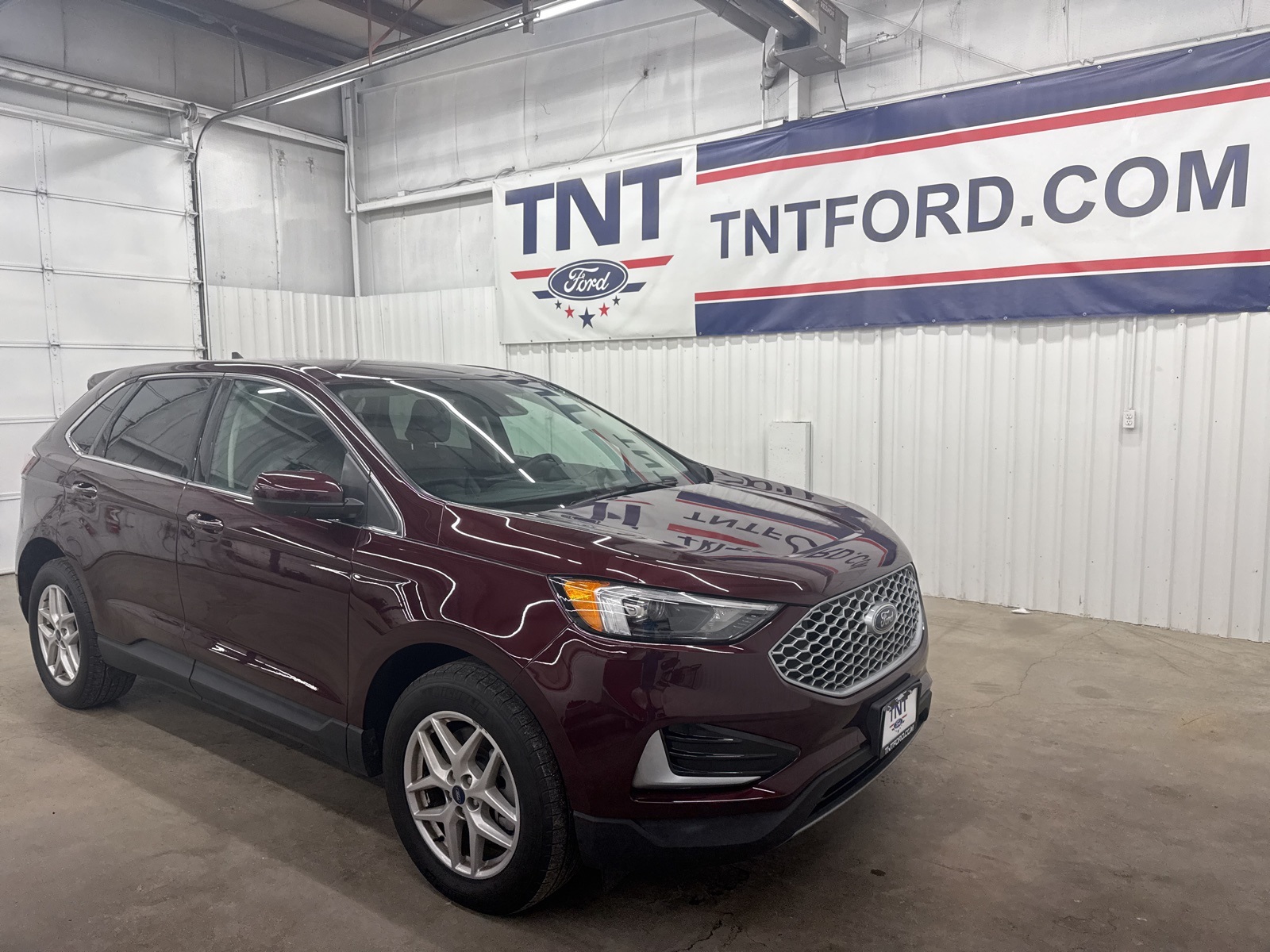 2024 Ford Edge SEL photo 2