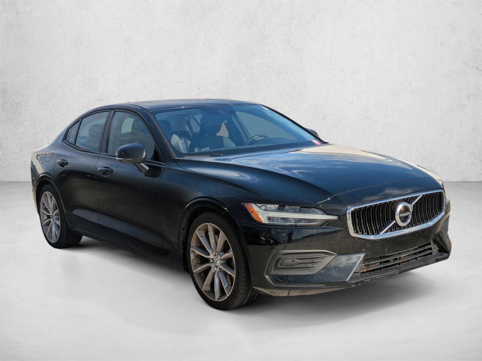2020 Volvo S60 T6 AWD Momentum photo 3