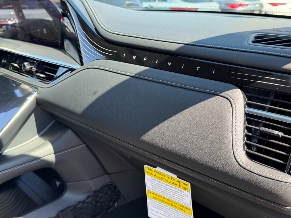 2026 Infiniti QX80 Luxe photo 19