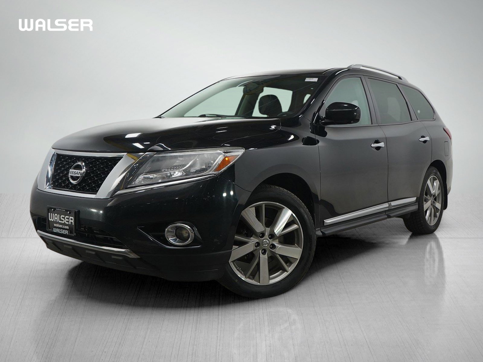 2016 Nissan Pathfinder Platinum's photo