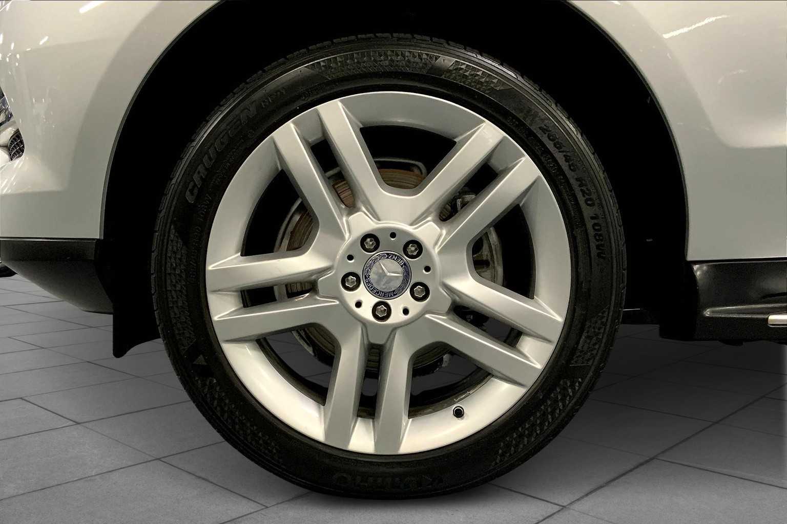 2015 Mercedes Benz ML 350 photo 9