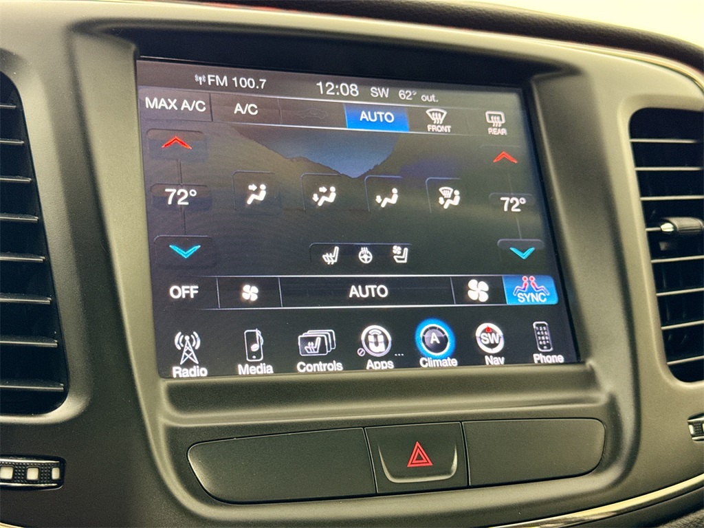 2015 Chrysler 200 C photo 26