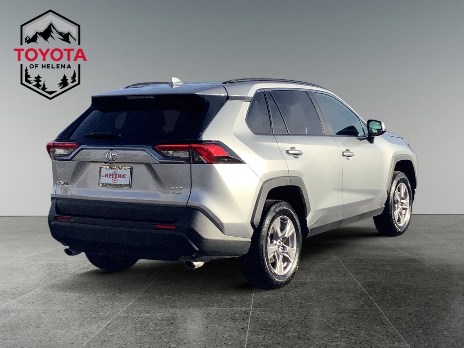 2025 Toyota RAV4 XLE photo 4