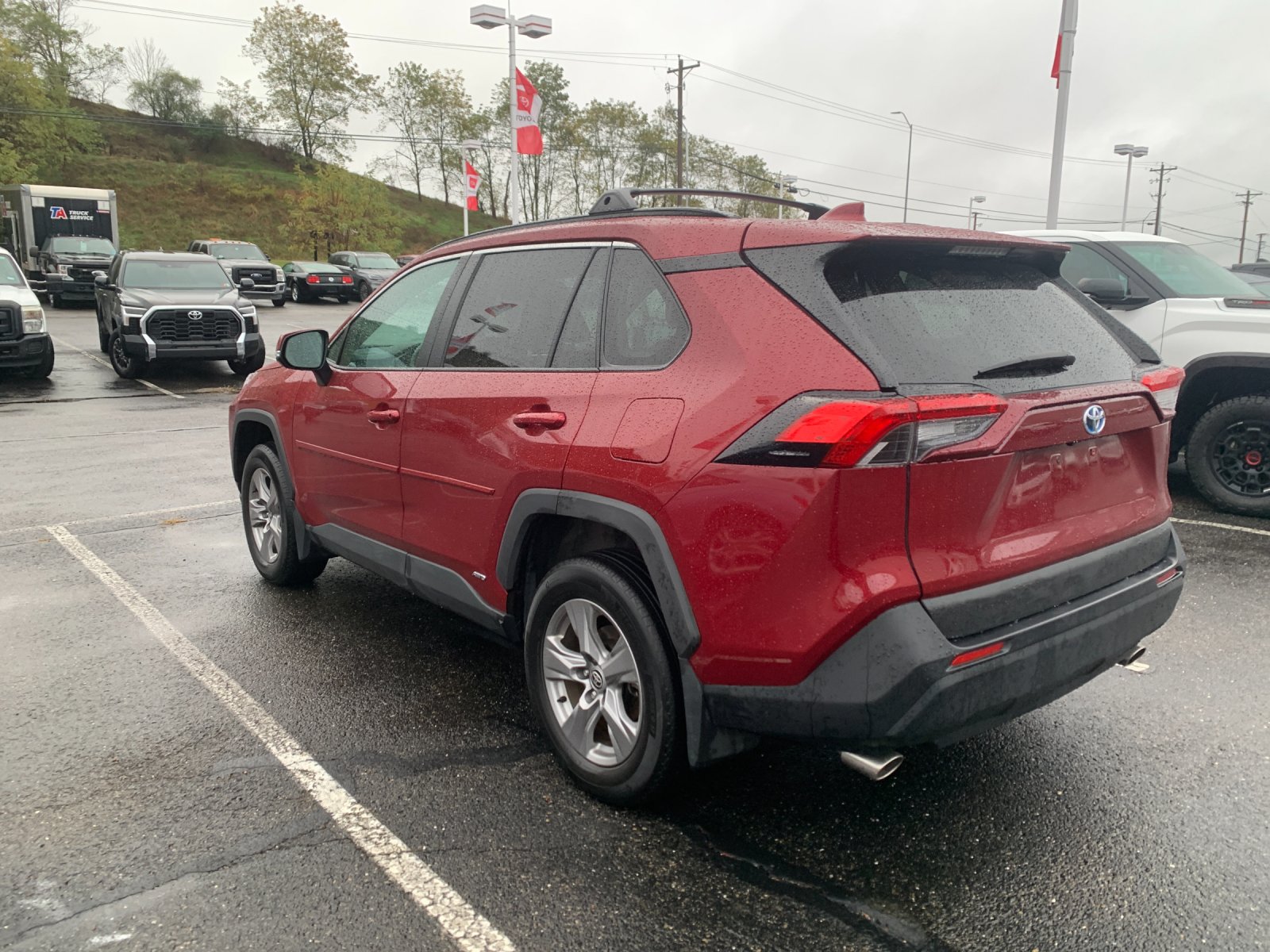 2024 Toyota RAV4 Hybrid XLE photo 4