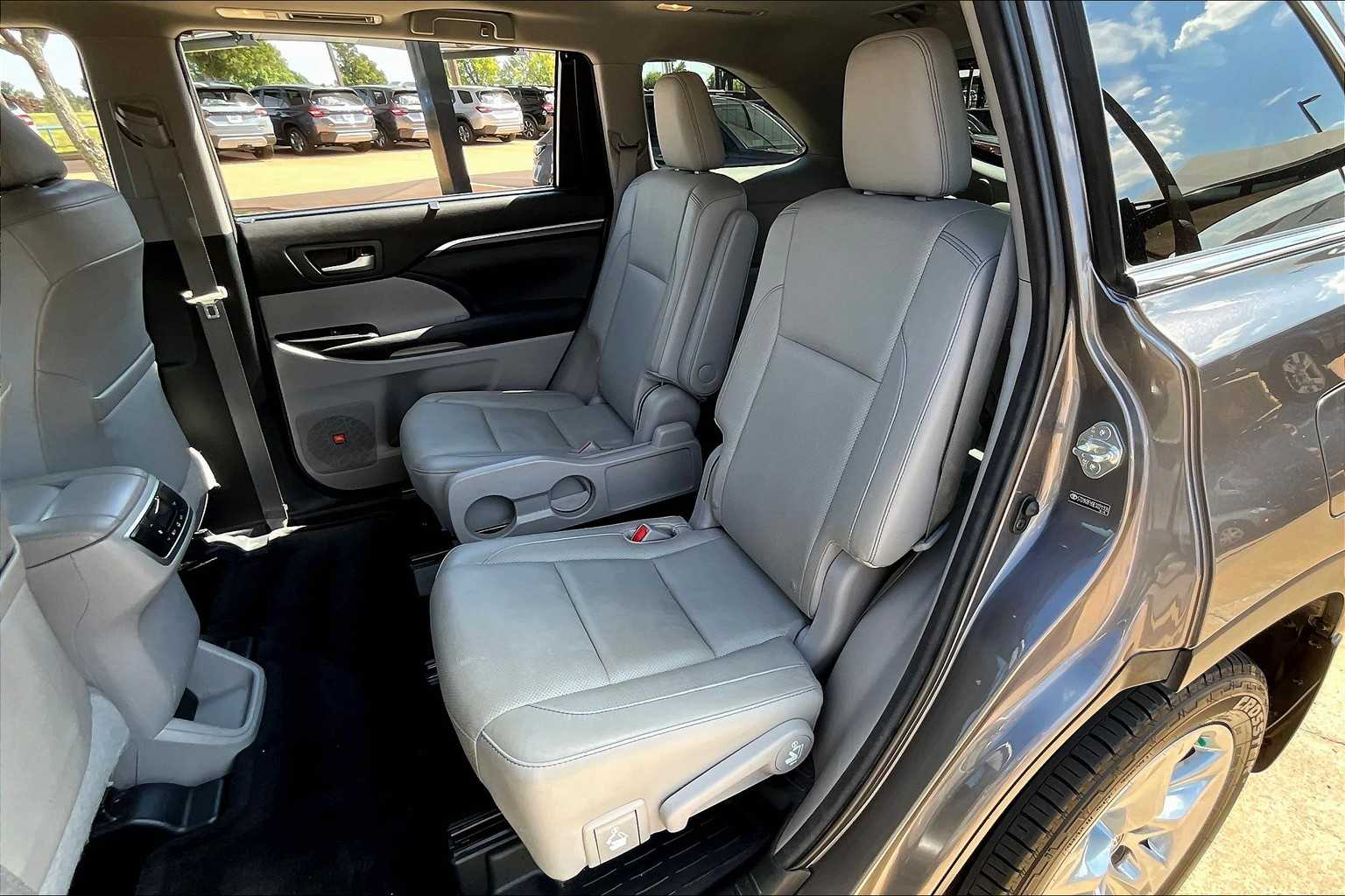 2014 Toyota Highlander Limited photo 18