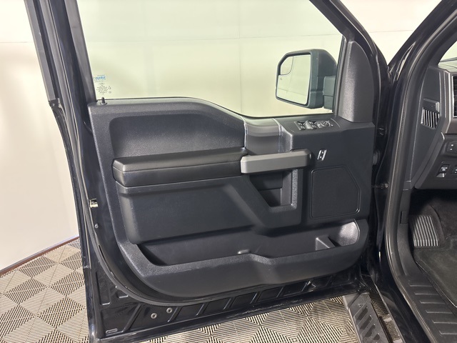 2016 Ford F-150 XLT photo 9