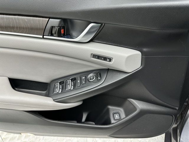 2018 Honda Accord Touring photo 4