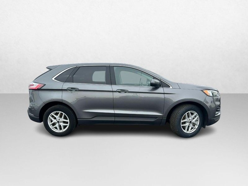 2023 Ford Edge SEL photo 2