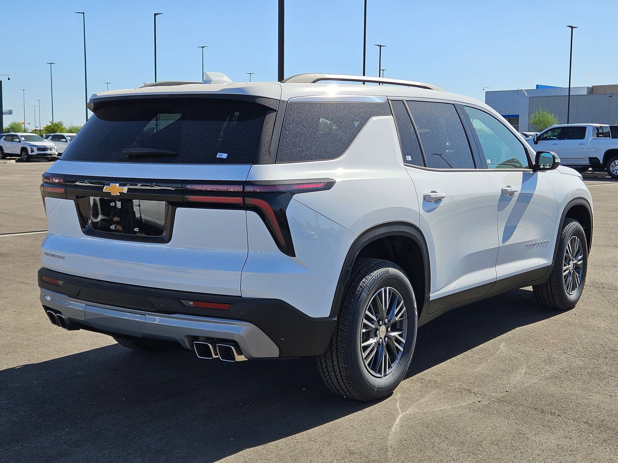 2025 Chevrolet Traverse photo 4