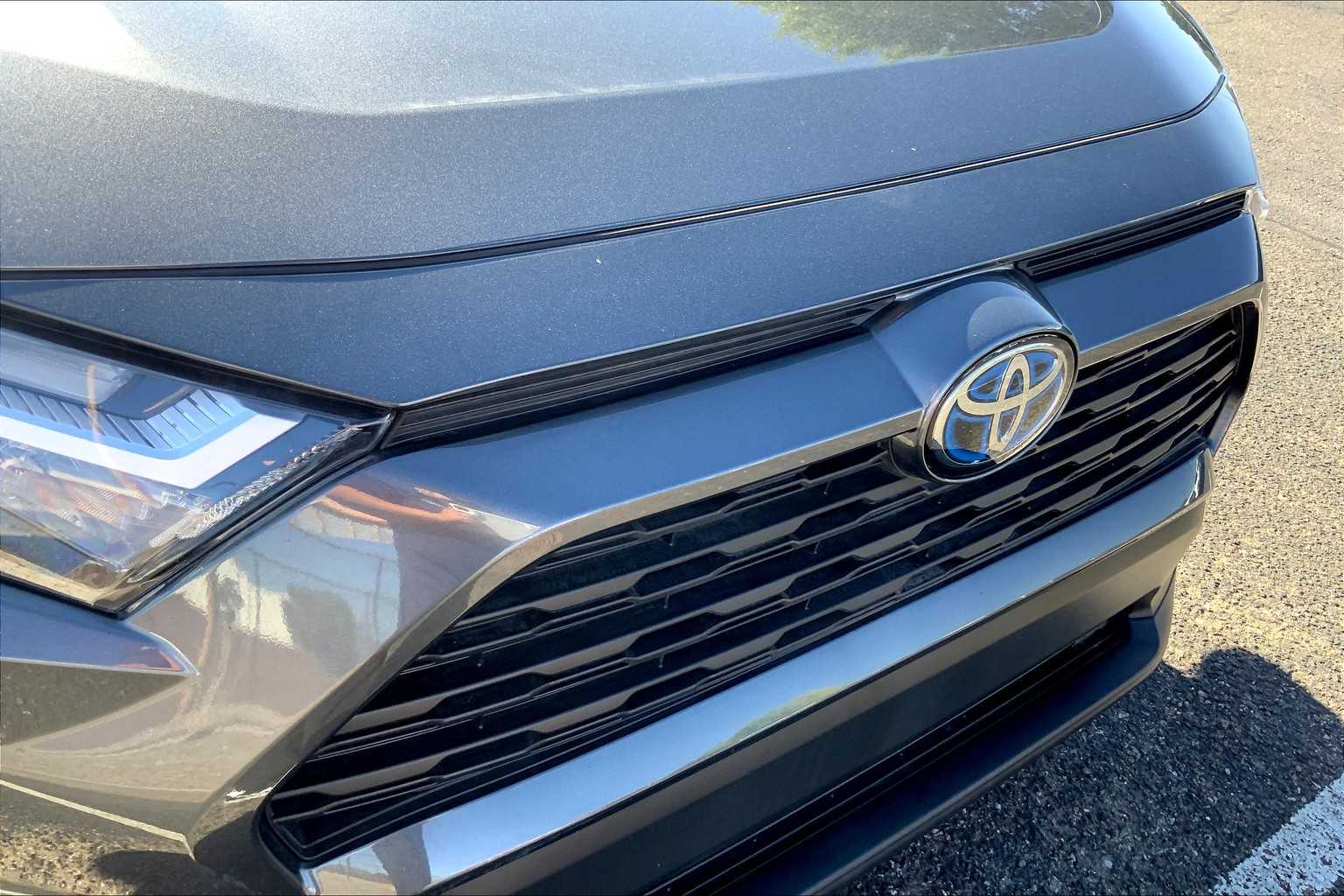 2023 Toyota RAV4 Hybrid XLE photo 25