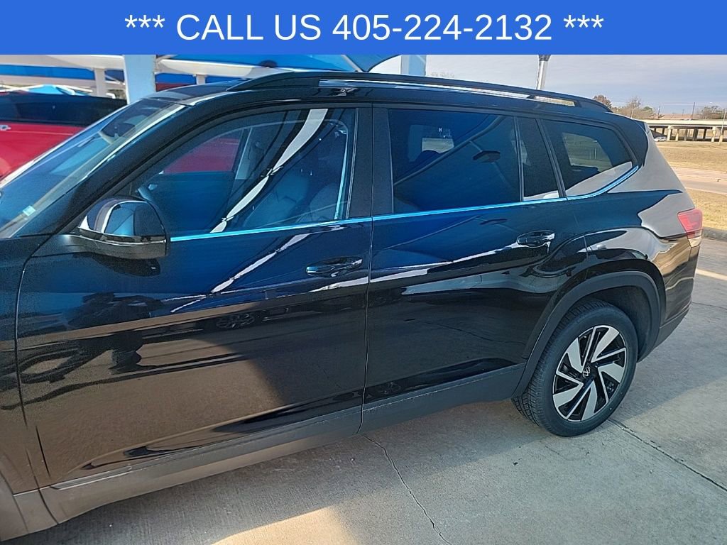 2025 Volkswagen Atlas SE Technology photo 2