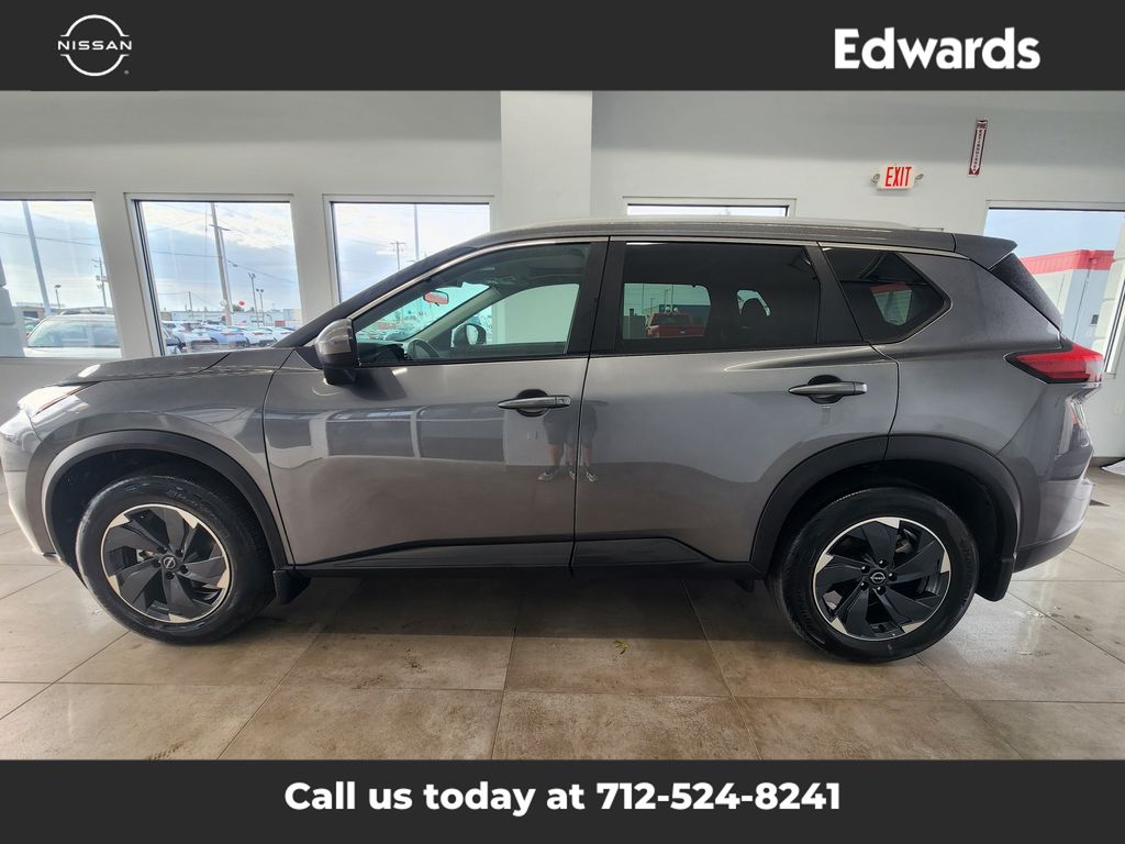 2024 Nissan Rogue SV photo 5