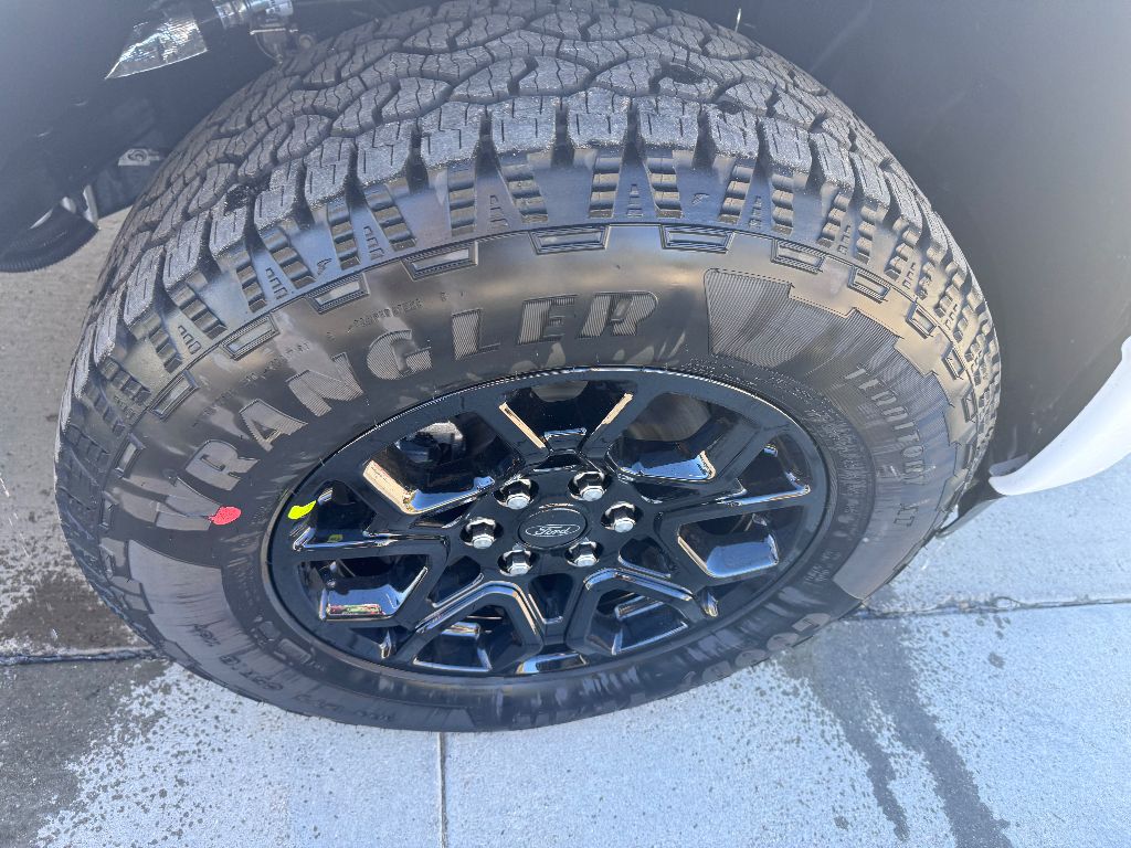 2025 Ford F-150 XLT photo 2