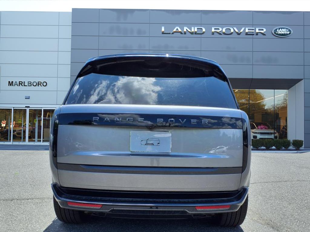 2025 Land Rover Range Rover SE photo 7
