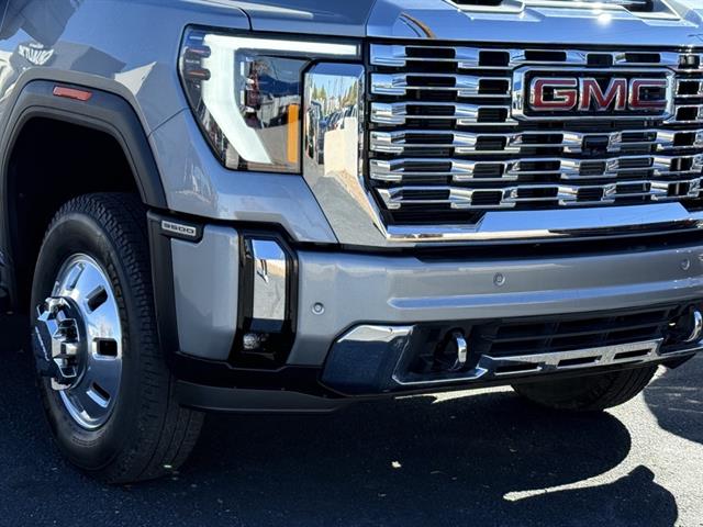 2025 Gmc Sierra Denali photo 2