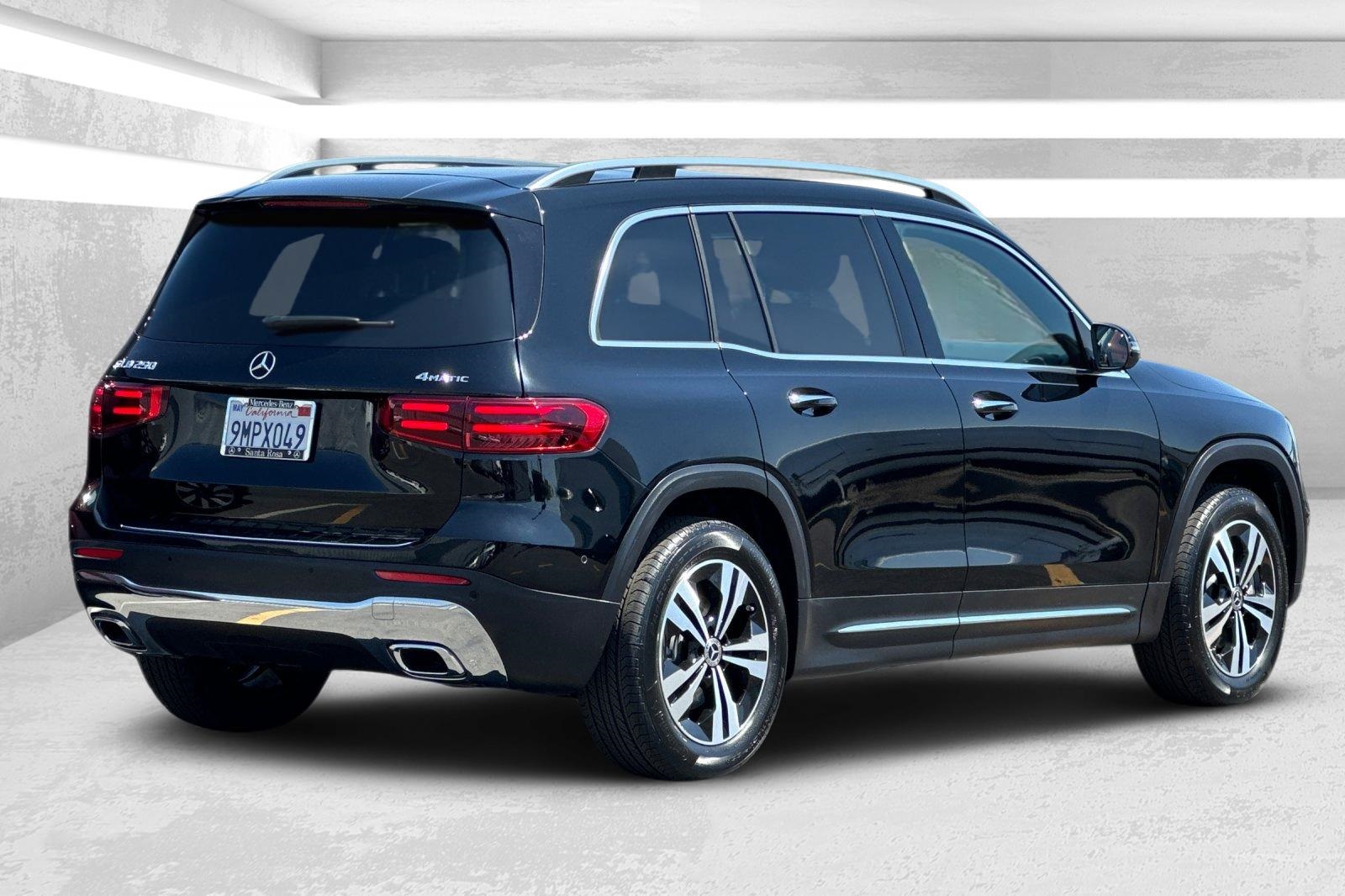 2024 Mercedes Benz GLB 250 4MATIC photo 3