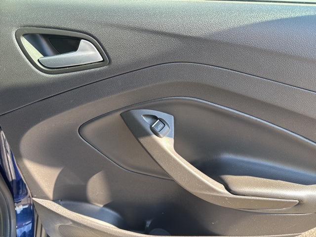2017 Ford C-Max Hybrid SE photo 21