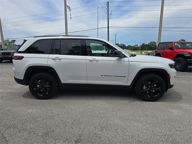 2025 Jeep Grand Cherokee Limited photo 4