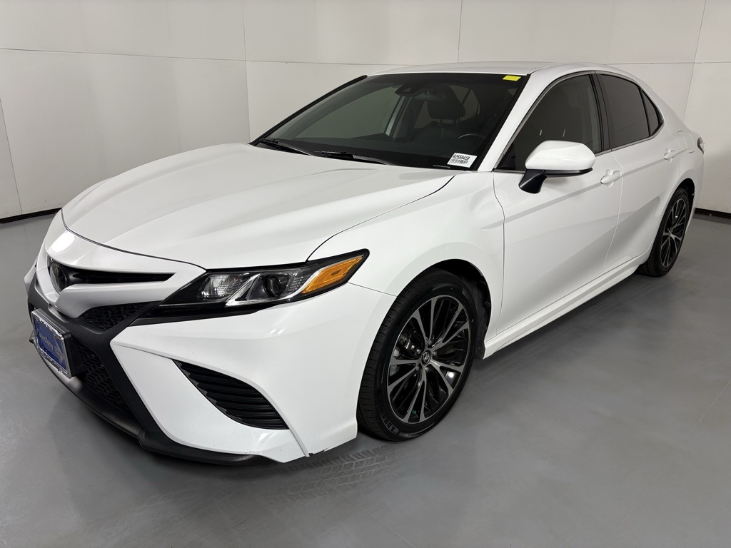 2020 Toyota Camry SE photo 4