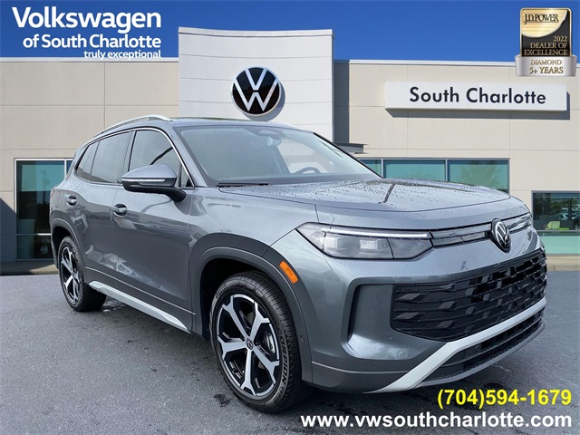 2025 Volkswagen Tiguan SE's photo