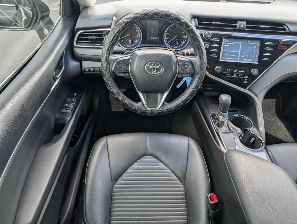 2018 Toyota Camry SE XLE photo 6