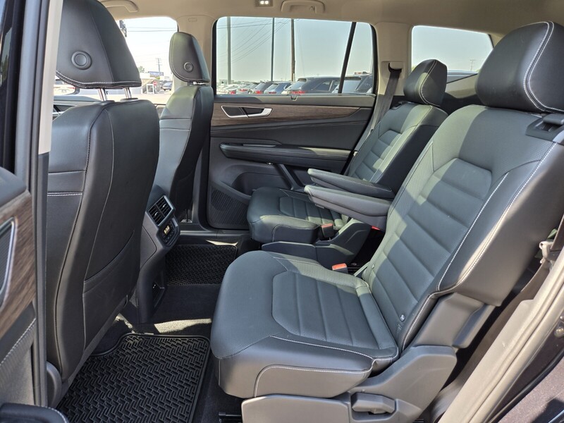2025 Volkswagen Atlas SEL photo 9