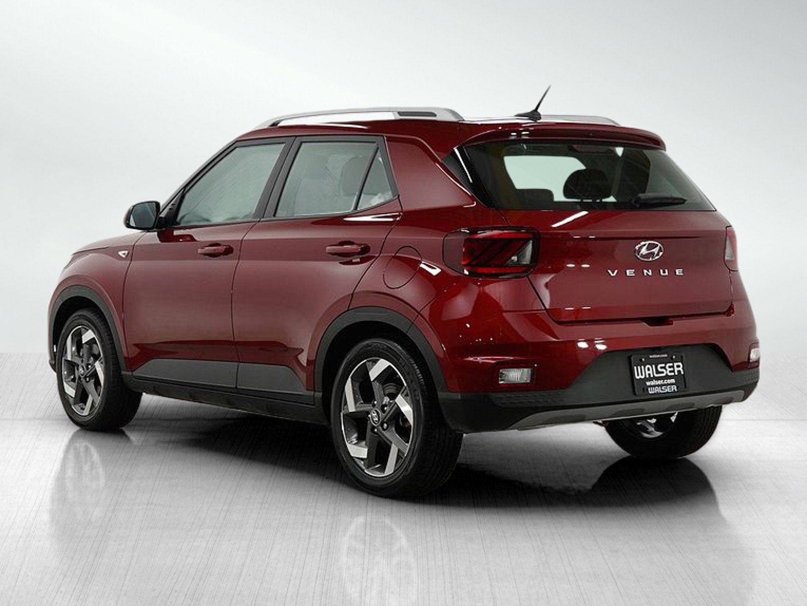 2024 Hyundai Venue SEL photo 2