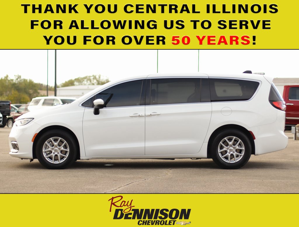 2023 Chrysler Pacifica Touring L photo 4