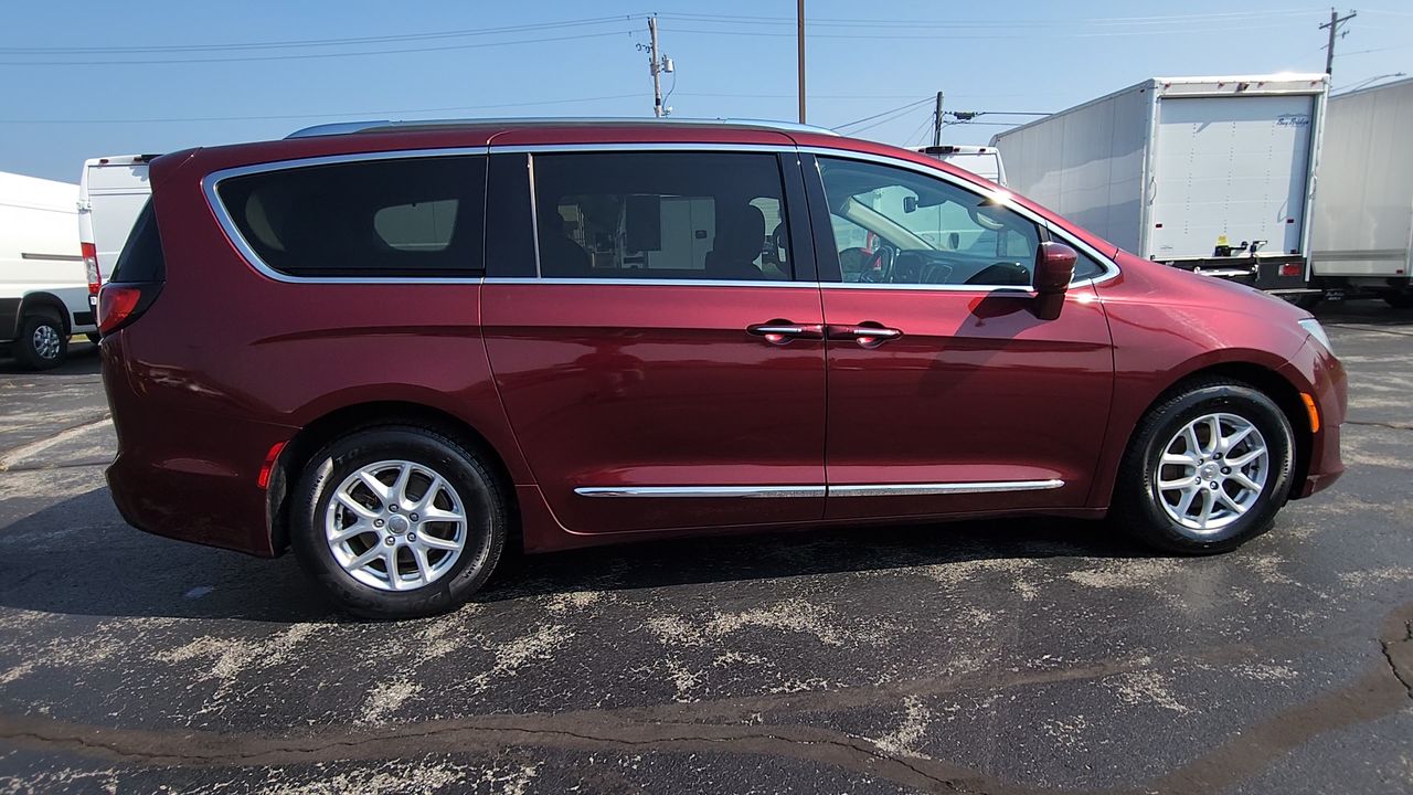 2020 Chrysler Pacifica Touring L photo 9