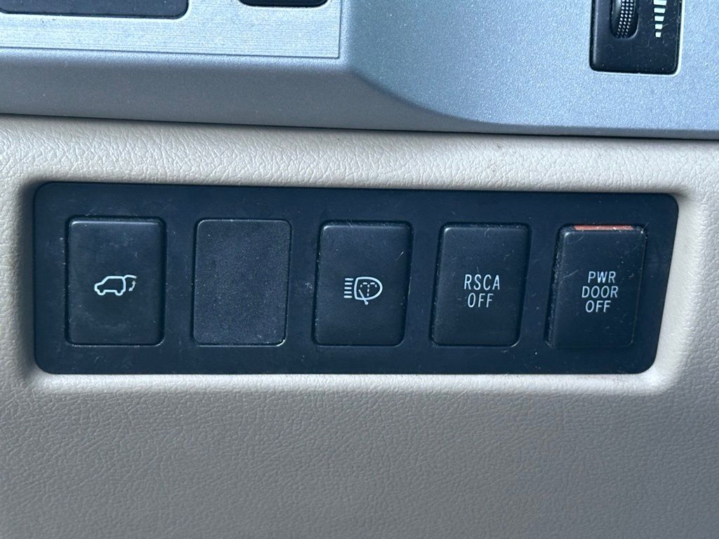 2008 Toyota Sequoia Limited photo 14