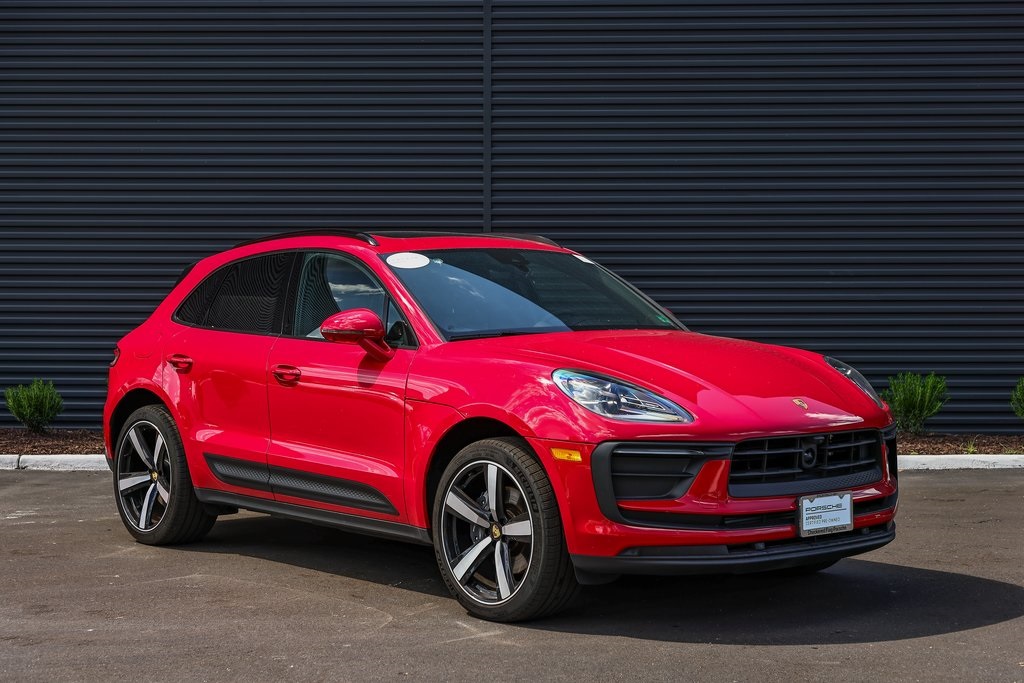 2025 Porsche Macan T photo 9