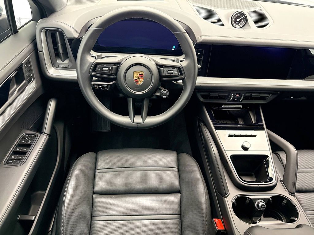 2025 Porsche Cayenne Coupe Base photo 9