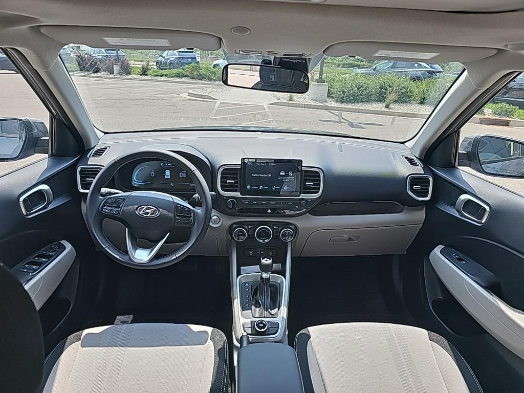 2025 Hyundai Venue SEL photo 24