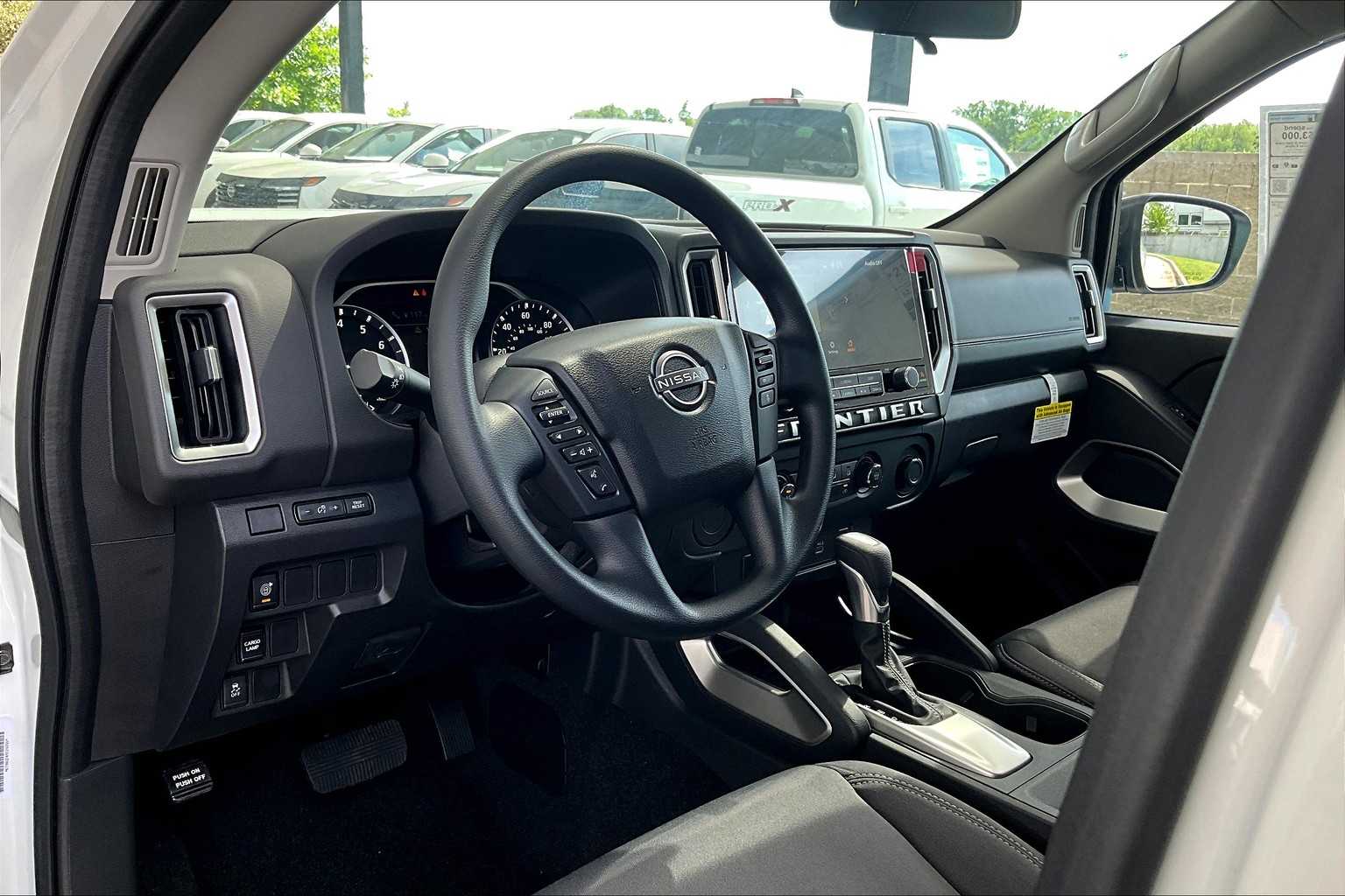 2025 Nissan Frontier SV photo 10