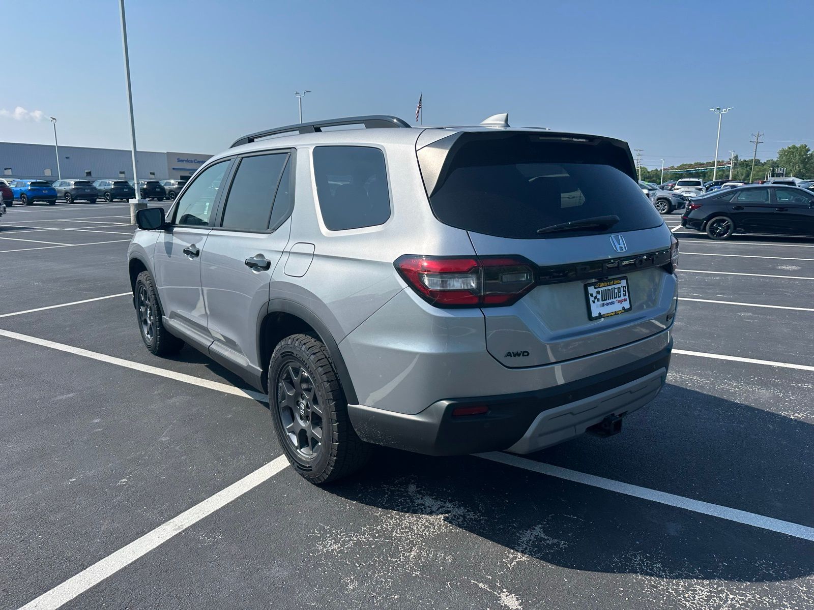 2025 Honda Pilot TrailSport photo 3