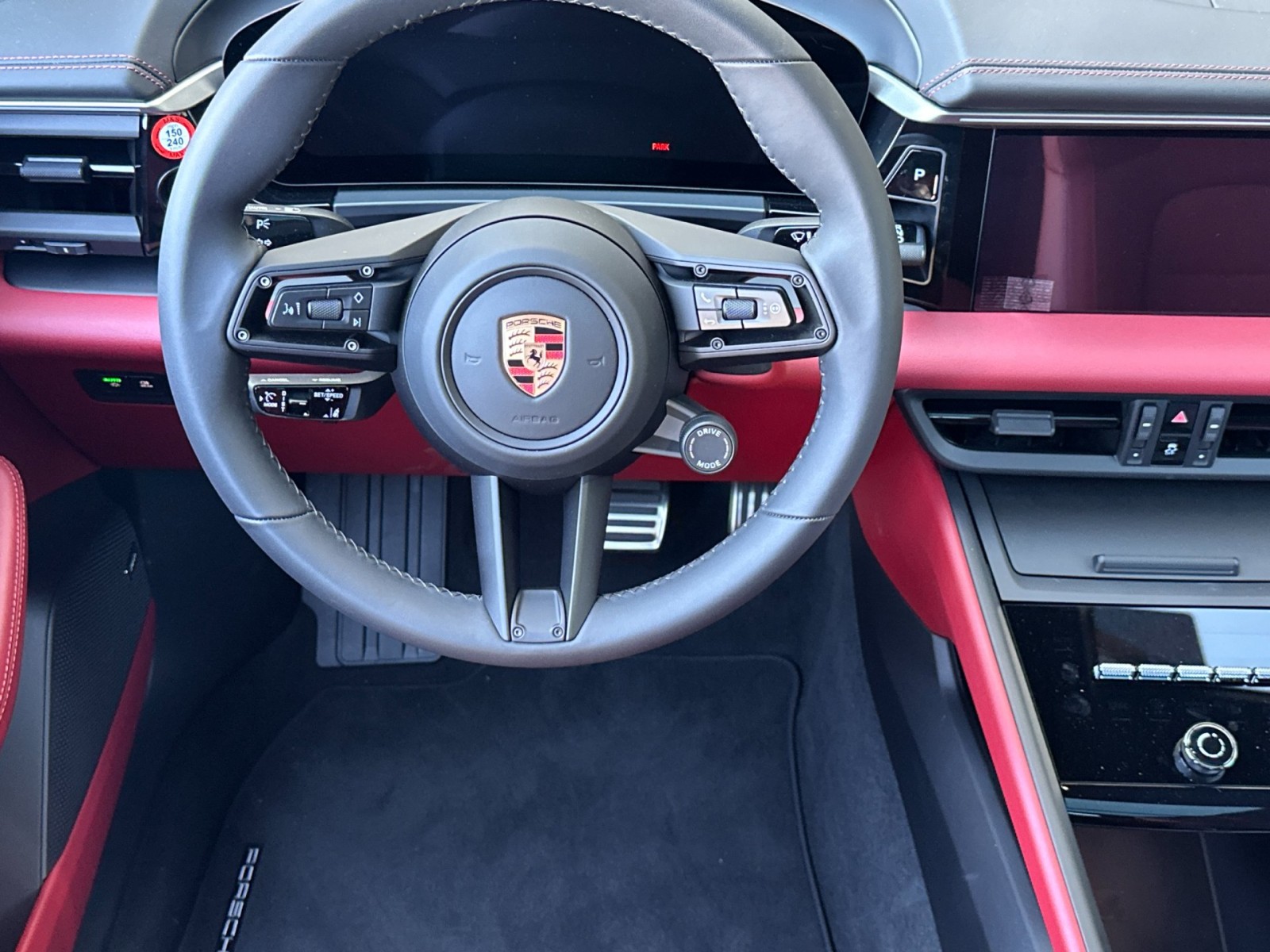 2025 Porsche Macan Electric photo 14