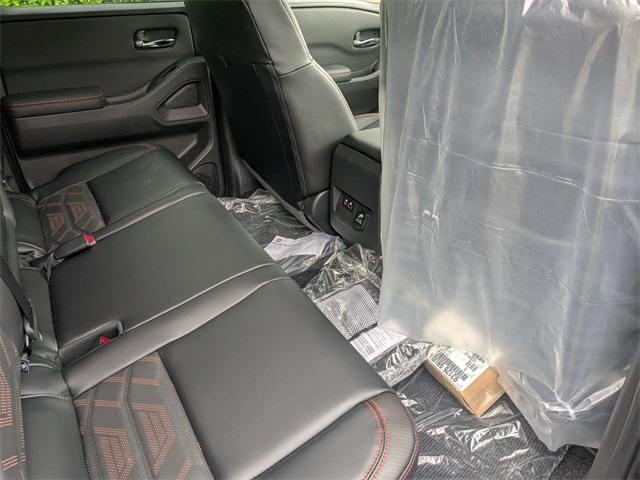 2025 Nissan Frontier PRO-4X photo 18