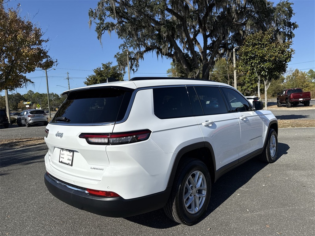 2025 Jeep Grand Cherokee Laredo photo 3