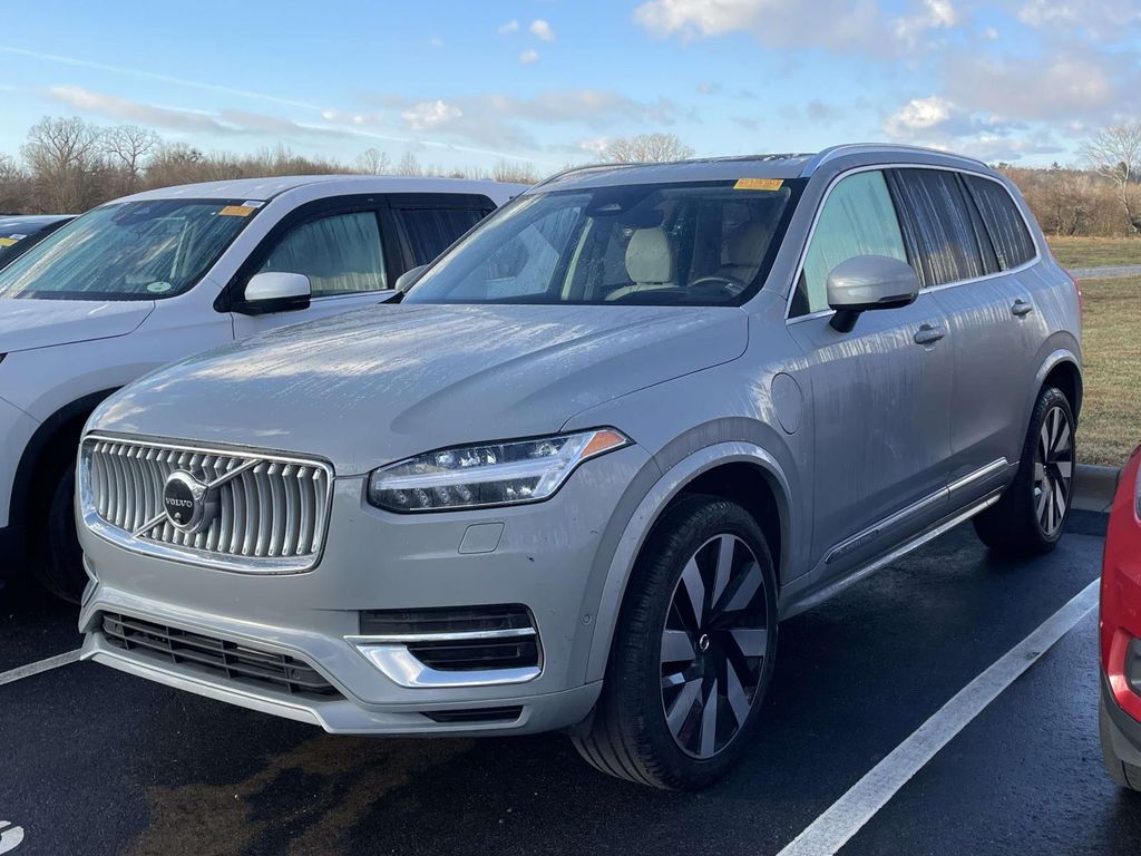 2024 Volvo XC90 T8 Ultimate photo 2