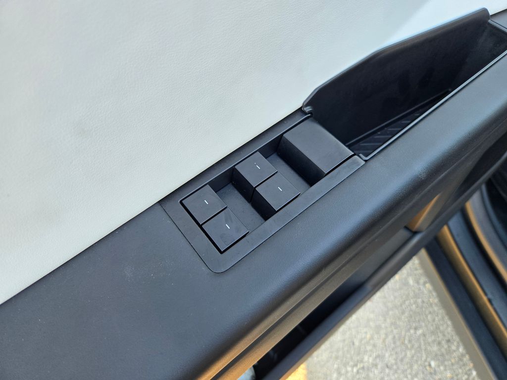 2024 Tesla Cybertruck photo 9